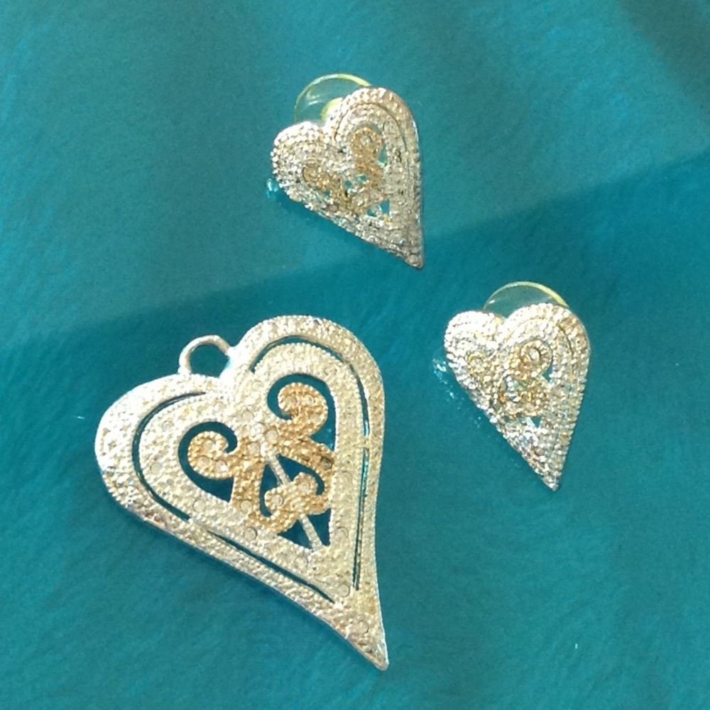 J10) Gold and silver hear pendant & earring set EUC
